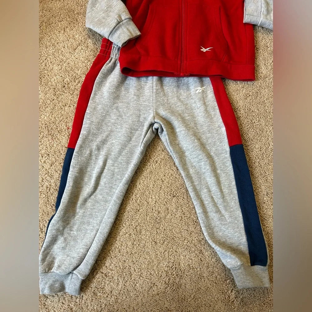 Like new Reebok jogging suit size 6 boys - Picture 2 of 6
